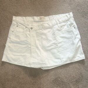 Woman’s Universal Thread White Denim Mini Skort with Front Pocket Detail Size 16